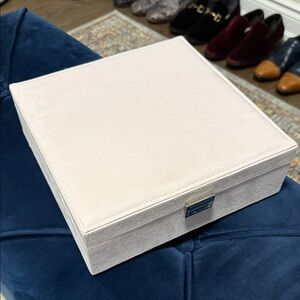 Sophisticated Light Pink Jewelry Box